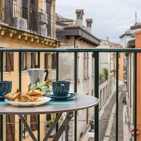 Vicolo Circolo @Castelvecchio Apartment Verona Exterior photo